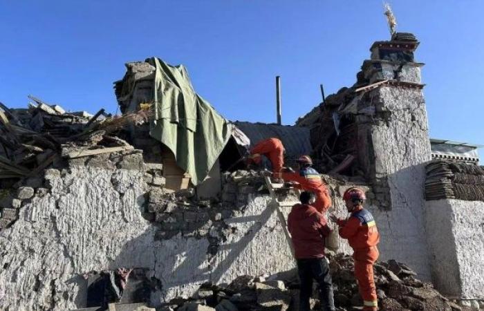 Hundreds rescued as search for quake survivors continues in Tibet