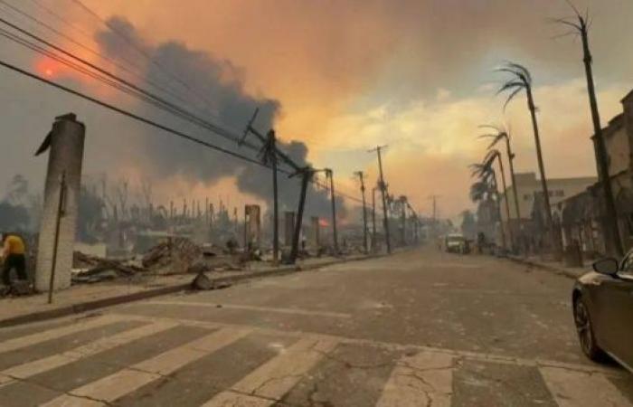 Hollywood Hills blaze rapidly expanding, fire chief says