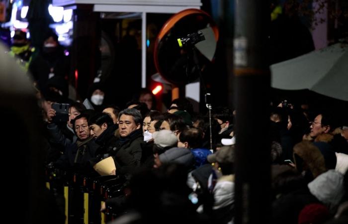 Ladders and chaos as South Korea authorities breach impeached president Yoon’s compound in fresh arrest bid