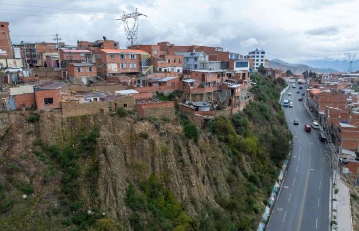 ‘Afraid to live here’: Urban Bolivia’s death-defying homes