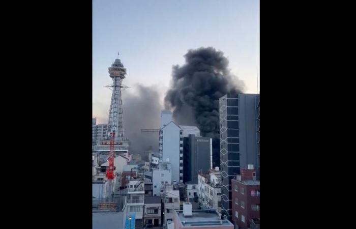 Large fire breaks out in Japan’s Osaka near iconic Tsutenkaku Tower, live footage reveals (VIDEO)