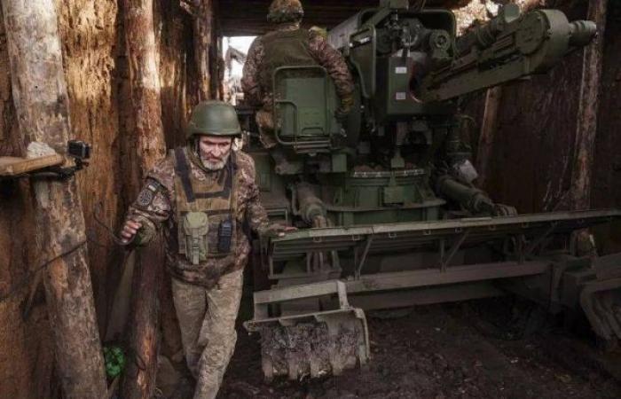 Ukrainian soldiers on Donetsk frontlines call for more weapons 