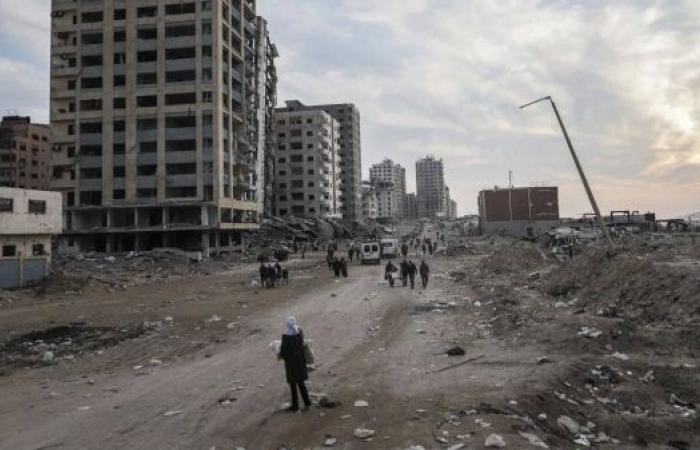 Returning home to northern Gaza, Palestinians find death and destruction