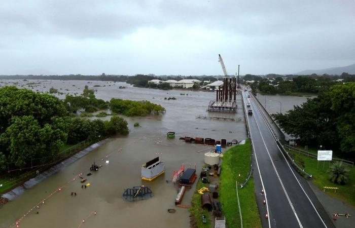 Queensland floods: Fast-rising waters force evacuations, cut off towns as storms continue