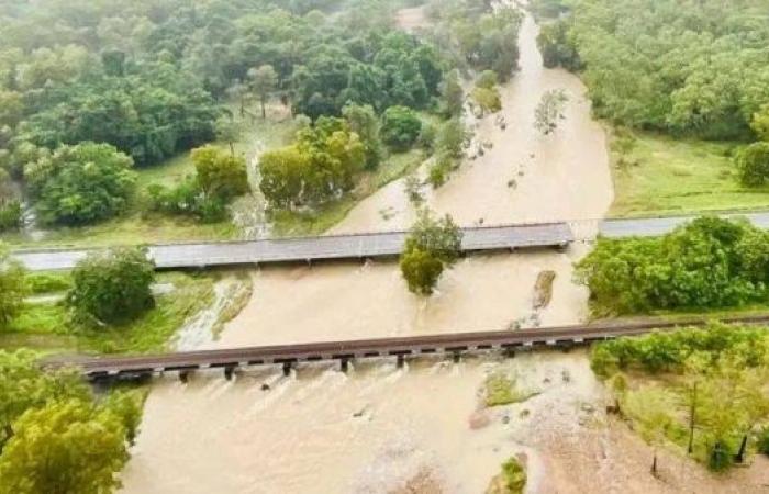 Devastation from Queensland floods 'incredible', premier says