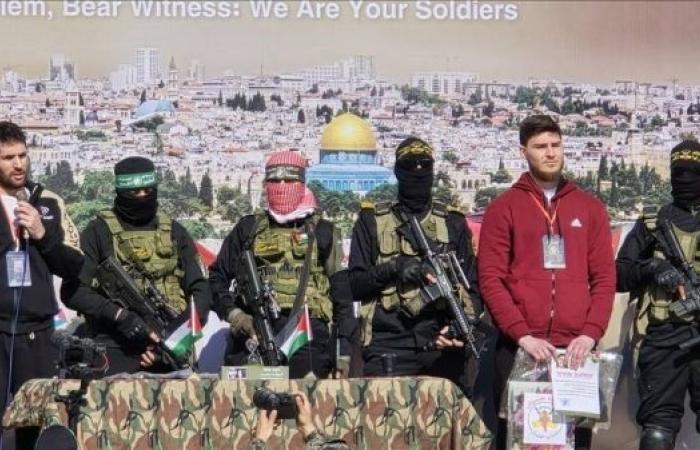 Hamas hands over three Israeli captives in sixth phase of prisoner exchange