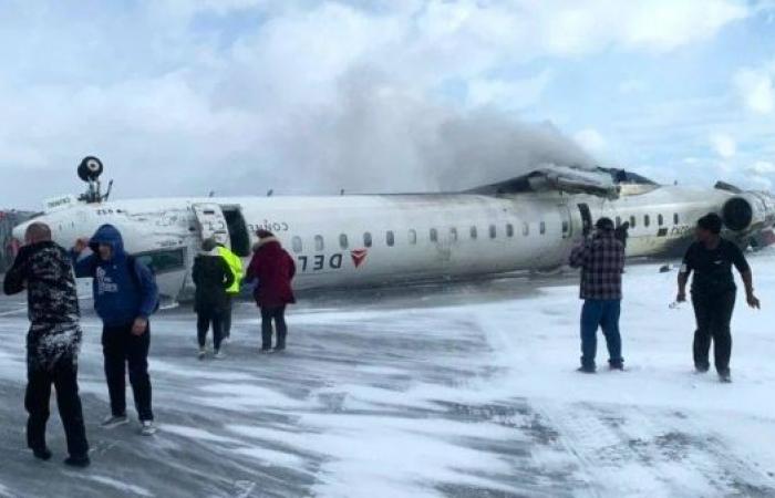 Passengers on crashed Toronto plane offered US$30,000 each