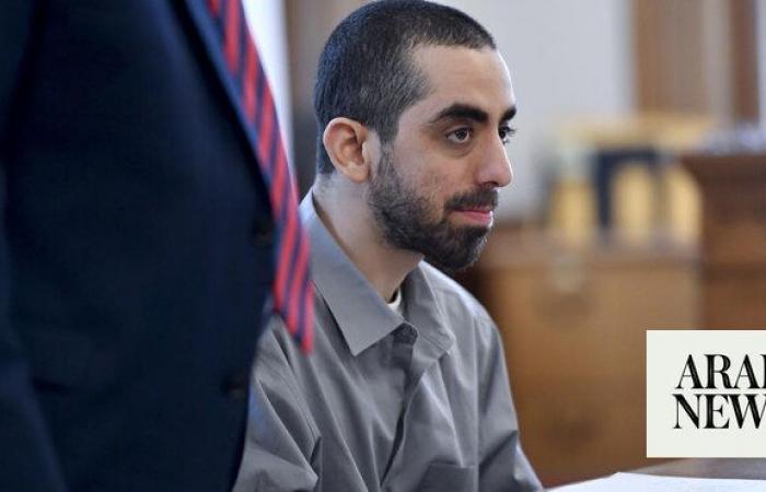 The man accused of stabbing Salman Rushdie declines to take the stand as the defense rests