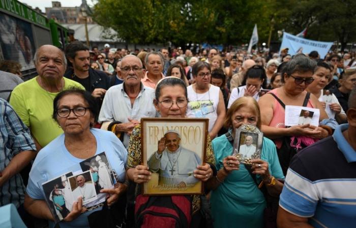 Hundreds attend special mass in Pope Francis’s home city of Buenos Aires