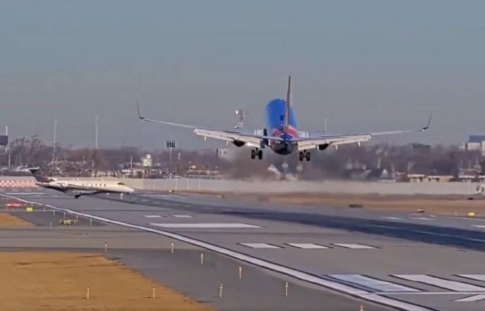 Too close for comfort: Southwest jet in near miss with business plane at Chicago airport, FAA investigates (VIDEO)