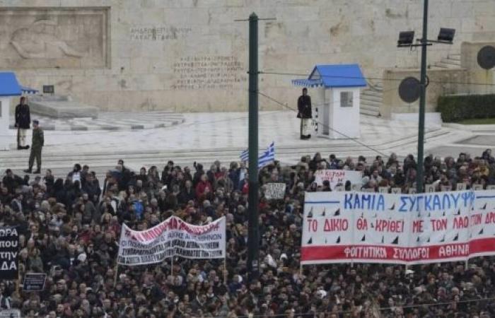 Mass protests paralyze Greece on second anniversary of deadly train crash