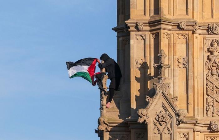 Man with Palestinian flag arrested after scaling London’s Big Ben