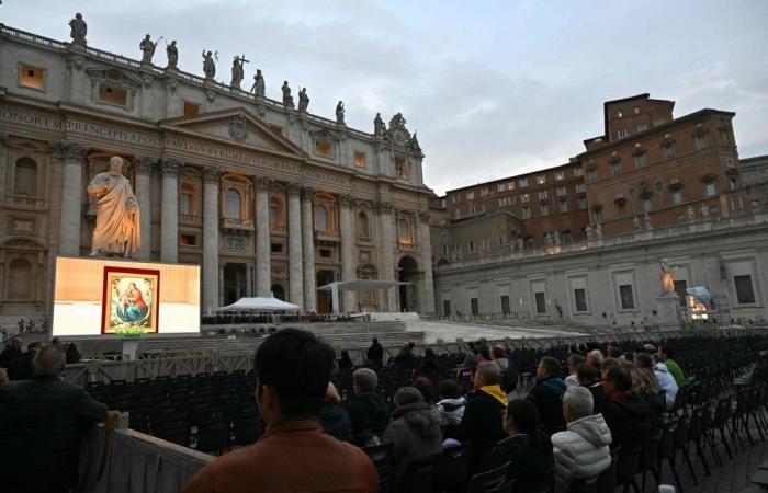 Pope Francis could leave hospital ‘within days’ as condition stabilises, Vatican says