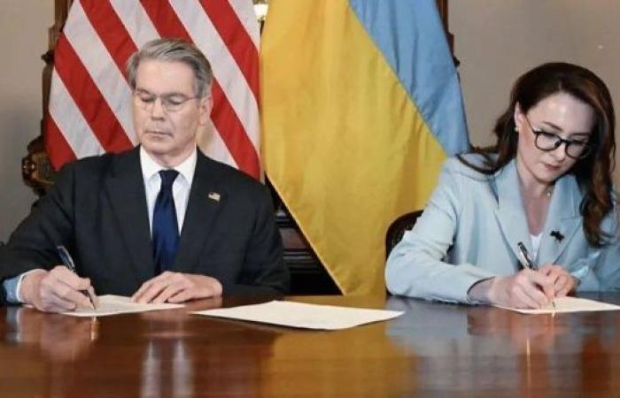 US and Ukraine sign long-awaited natural resources deal