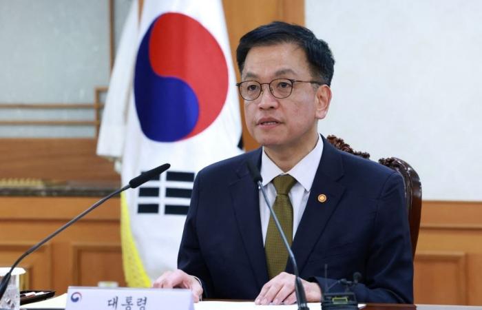 Acting leader Han Duck-soo resigns as Choi Sang-mok assumes triple role as acting president, PM and finance minister in South Korea