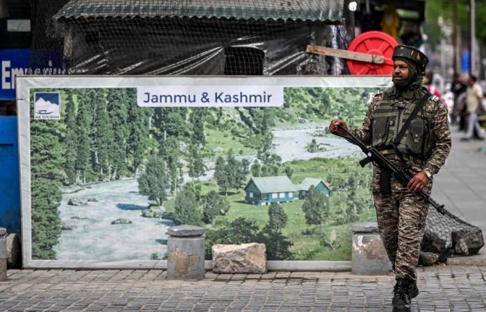 India bans Pakistani stars, halts mail and trade in tit-for-tat escalation