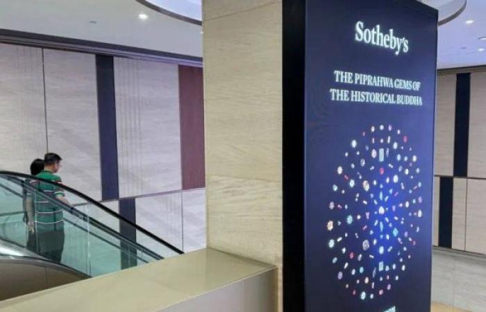 Sotheby's halts Buddha jewels auction after India threat