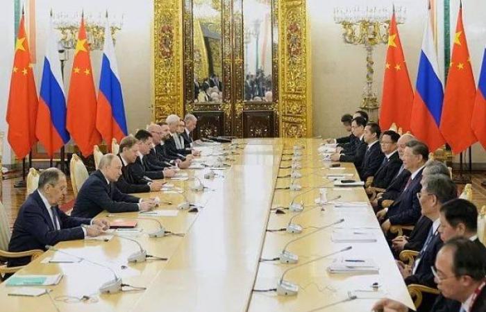 Vladimir Putin welcomes China's Xi Jinping in Moscow ahead of Victory Day