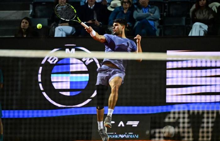 Alcaraz, Zverev march into Italian Open last 16
