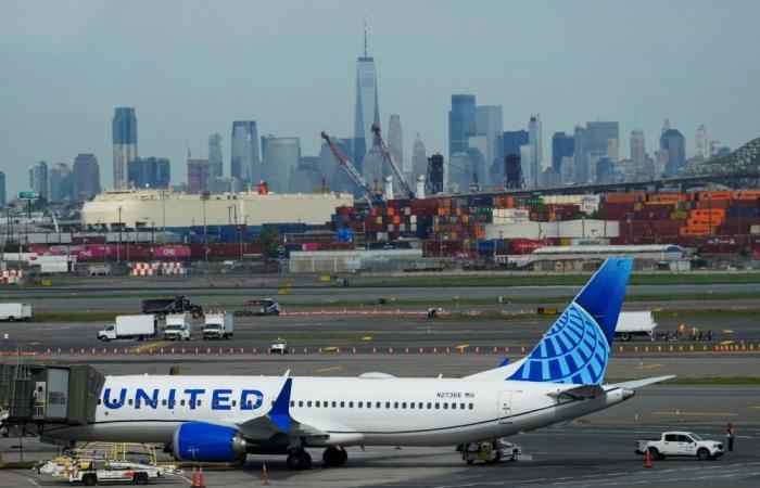 US scrambles to fix Newark air traffic woes, blames Biden-era neglect