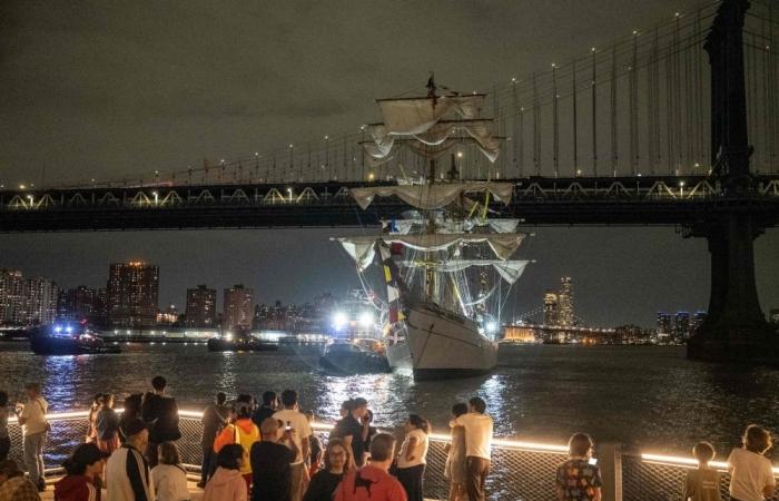 NYC mayor confirms two dead after Mexican Navy ship collides with Brooklyn Bridge