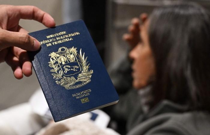 US Supreme Court ruling clears way for Trump to lift legal protections for 350,000 Venezuelans
