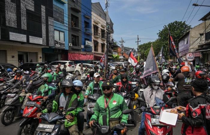 ‘It’s about lives’: Thousands rally across Indonesia as e-hailing, food delivery riders demand 10pc cap on GoJek and Grab fees