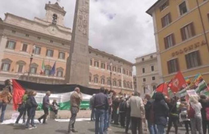 Dozens of protesters gather in front of Italian parliament in solidarity with Palestinians in Gaza