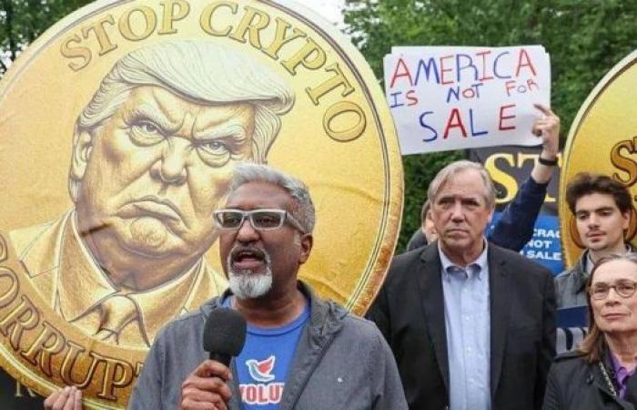Protestors accuse Trump of corruption as he hosts crypto gala dinner