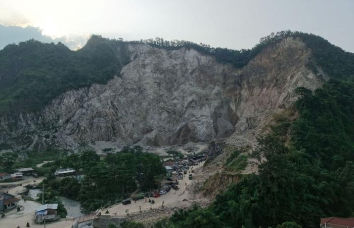 Indonesia quarry landslide death toll hits 17, eight still missing