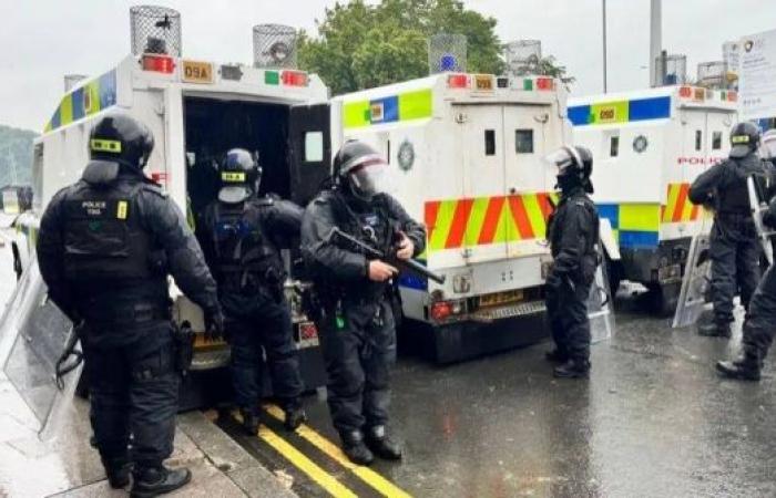 Masonry thrown at police in Portadown in fourth night of Northern Ireland disorder