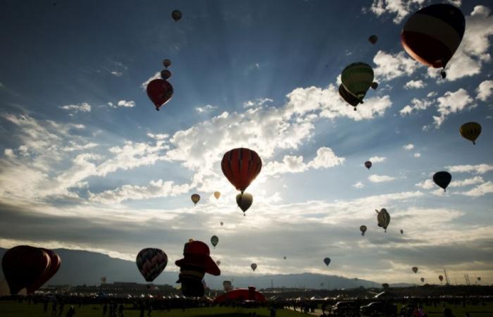 Two hot air balloons crash in Turkiye, killing one and injuring 19 in tourist hotspot