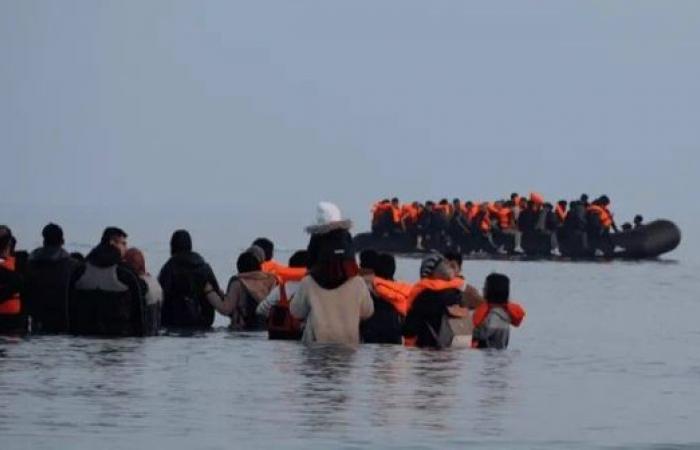 'Taxi boats' pick up migrants in waist-deep water as Channel smugglers switch tactics