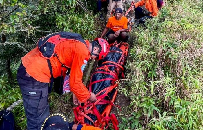 Indonesian rescuers recover Brazilian tourist’s body after fatal fall from Mount Rinjani