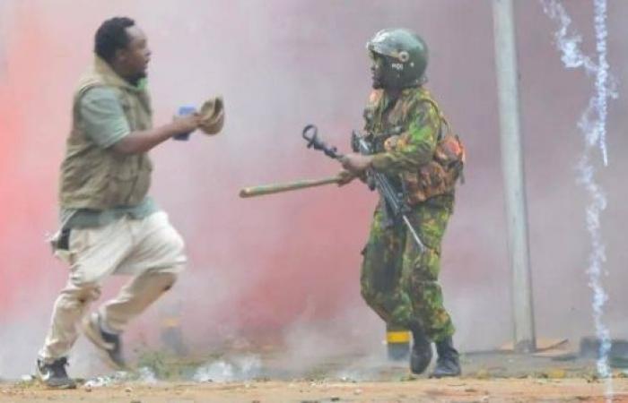 At least eight killed and hundreds hurt as Kenya protesters battle police