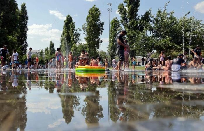 Cold baths, climate shelters as Southern Europe heatwave intensifies