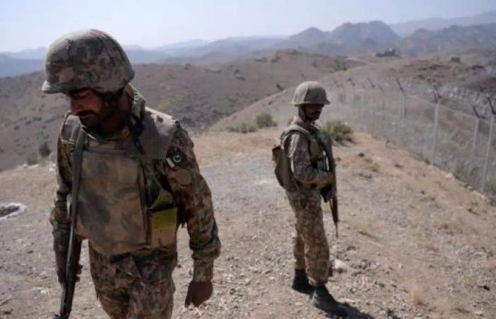 Car bomb attack in Pakistan kills at least 13 soldiers