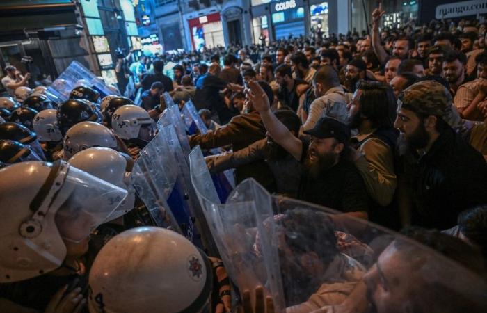 Clashes erupt in Istanbul after magazine accused of insulting Prophet Muhammad