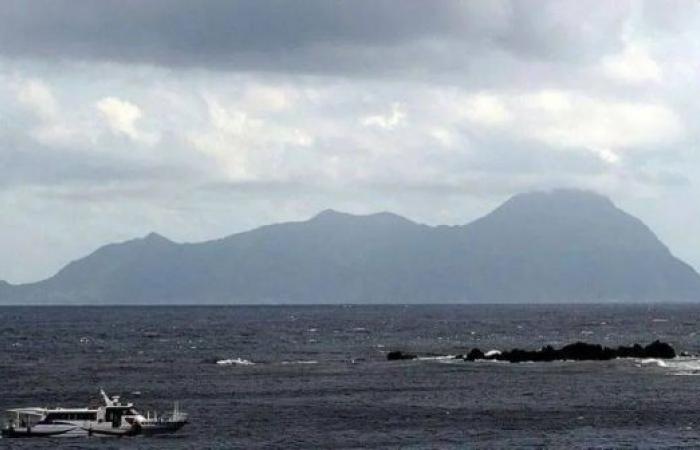 Japan islanders sleepless after 900 earthquakes in two weeks