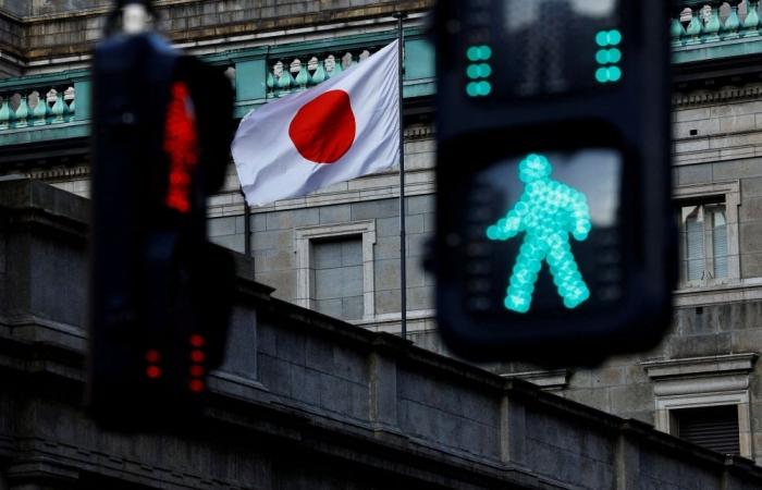 Japan briefly orders evacuation as 1,000 quakes shake Tokara Islands since June