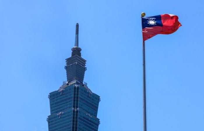 China extends controversial flight path near Taiwan ahead of war games