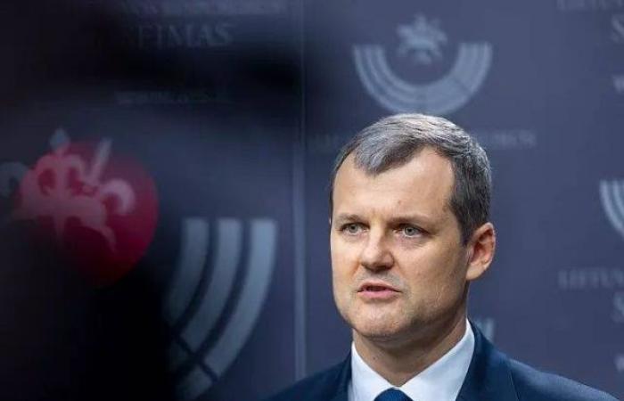 Lithuanian politicians taken to shelters after Belarus airspace violation alarm