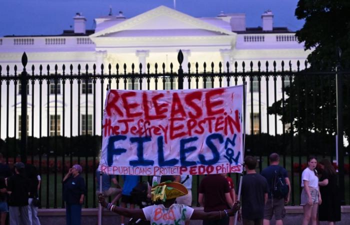 NYT: Epstein was the only guest at Trump’s Mar-a-Lago party with ‘young women’