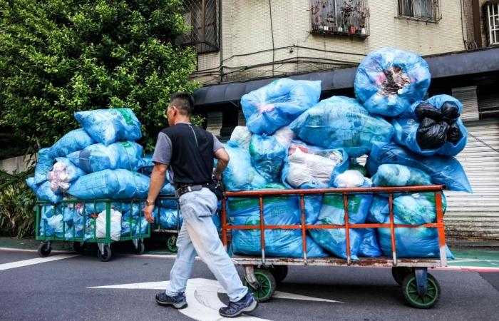 Taiwan’s garbage trucks offer classical music and a catch-up