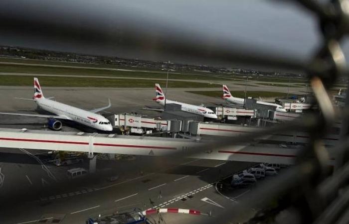 Flights resume from UK airports after air traffic control glitch closes airspace