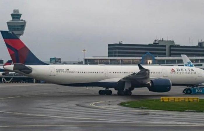 Delta flight makes emergency landing after turbulence injures 25 people