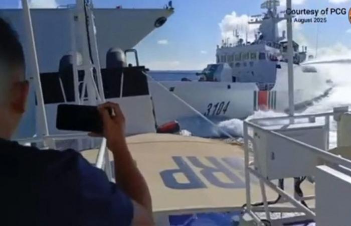 South China Sea slip-up: Chinese vessels collide in pursuit of Philippines patrol