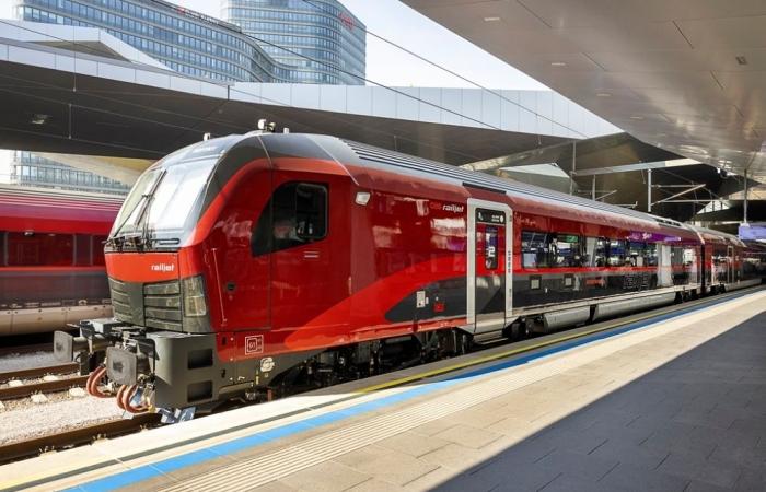 Man takes a cigarette break, then hangs on for dear life as Austrian train speeds off
