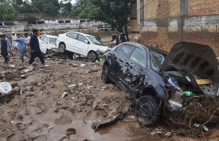 Flash floods in India and Pakistan kill over 200 people, scores remain missing