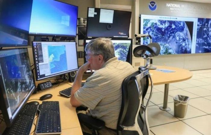 Powerful Hurricane Erin undergoing astonishingly rapid changes in its intensity